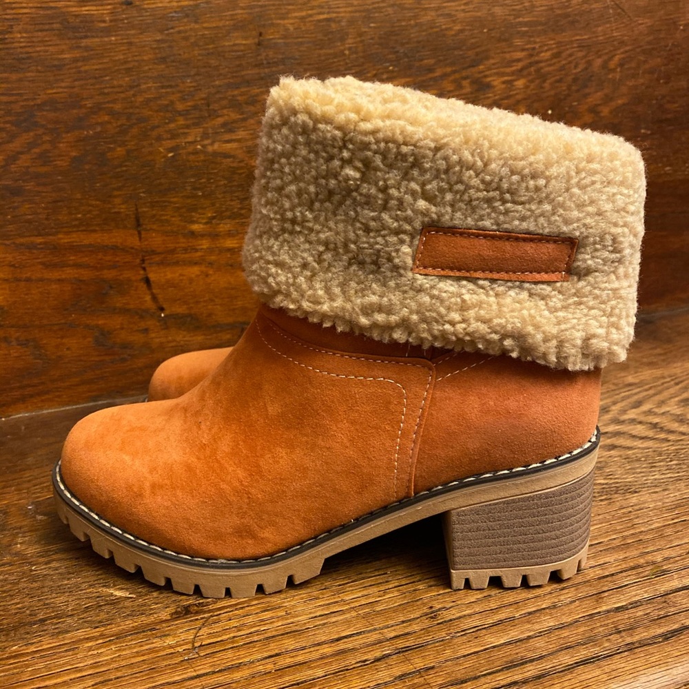 Women’s cozy winter boots.